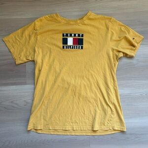 Tommy Hilfiger Boys XL Yellow Logo T-Shirt Good Condition